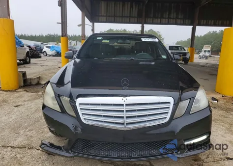 2013 Mercedes-Benz E 350 4Matic z USA, uszkodzony, nr VIN WDDHF8JB8DA681692